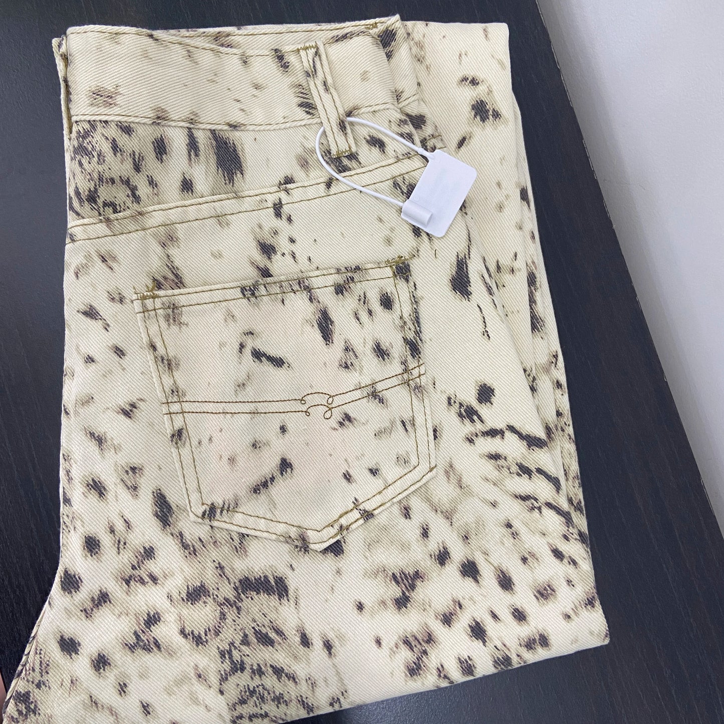 High-Waisted Wide Leg Jeans in Retro Leopard Print